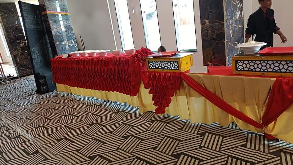Indoor live snack counter finished with red and yellow frilled skirting